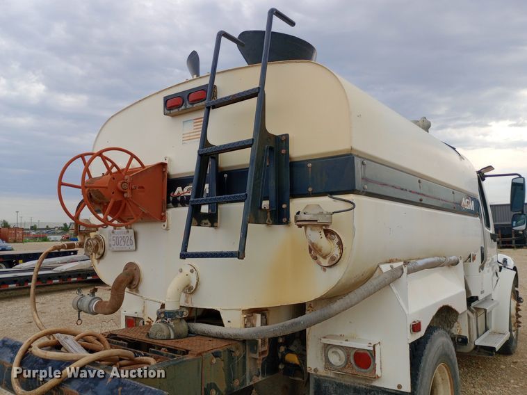 image for item NY9316 2005 Freightliner Business Class M2 water truck