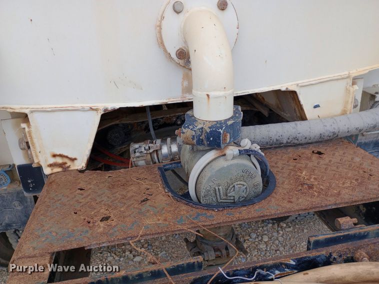 image for item NY9316 2005 Freightliner Business Class M2 water truck