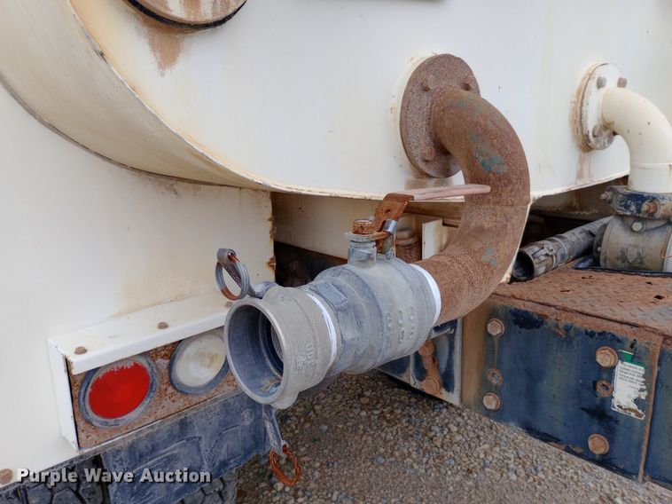 image for item NY9316 2005 Freightliner Business Class M2 water truck