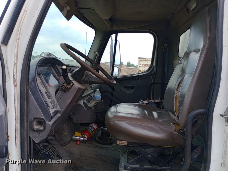 image for item NY9316 2005 Freightliner Business Class M2 water truck