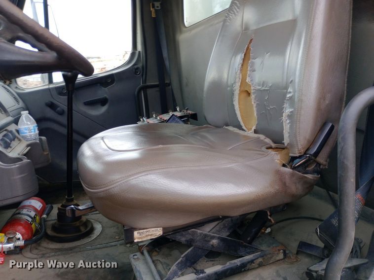 image for item NY9316 2005 Freightliner Business Class M2 water truck