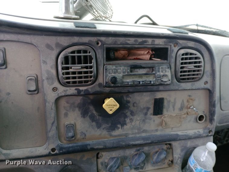 image for item NY9316 2005 Freightliner Business Class M2 water truck