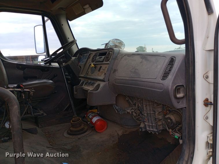 image for item NY9316 2005 Freightliner Business Class M2 water truck