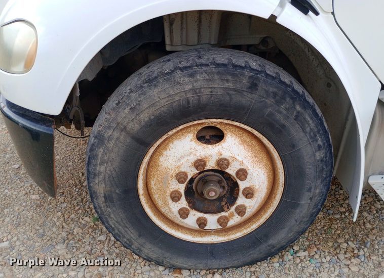 image for item NY9316 2005 Freightliner Business Class M2 water truck