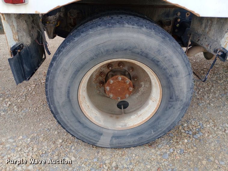 image for item NY9316 2005 Freightliner Business Class M2 water truck