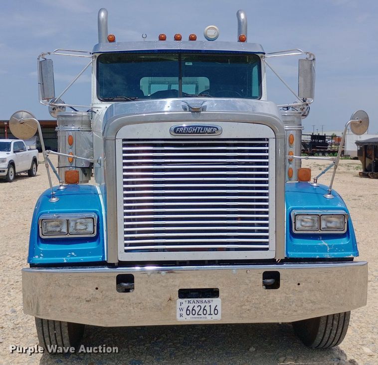 image for item NY9336 2007 Freightliner  FLD132 Classic XL semi truck