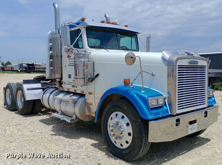 image for item NY9336 2007 Freightliner  FLD132 Classic XL semi truck