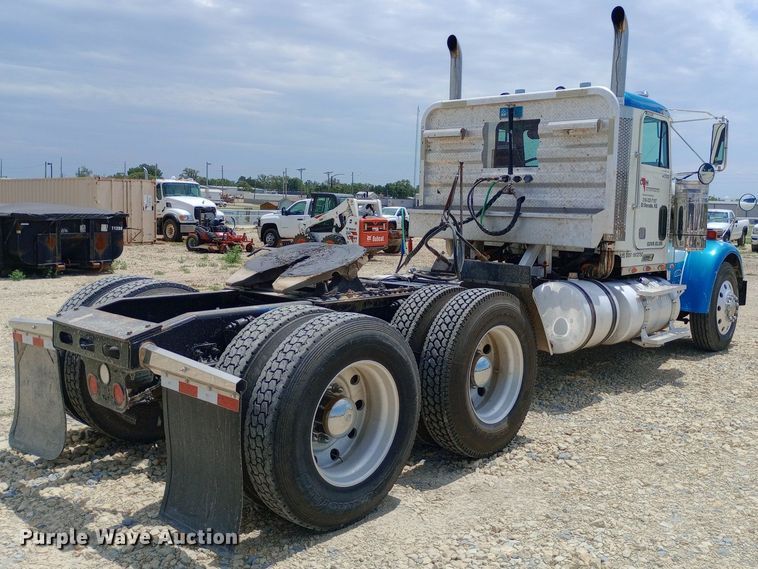 image for item NY9336 2007 Freightliner  FLD132 Classic XL semi truck