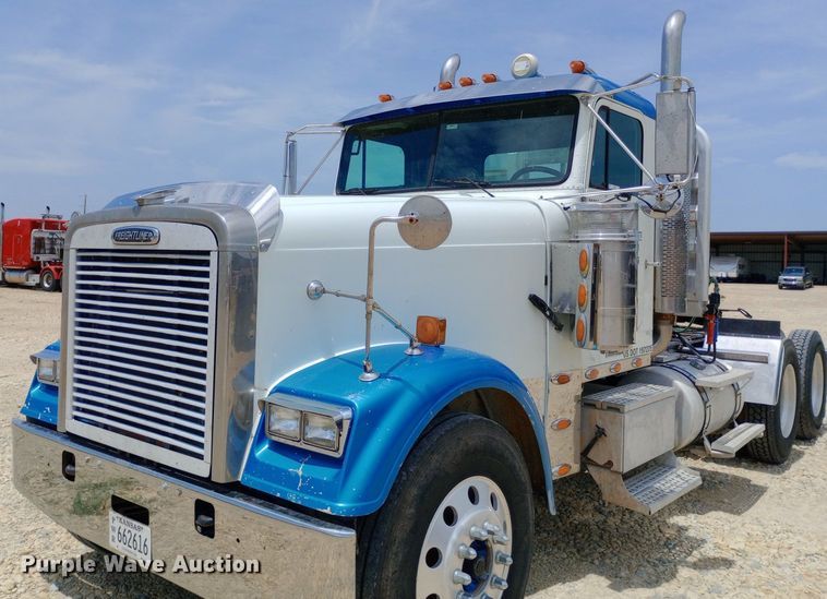 image for item NY9336 2007 Freightliner  FLD132 Classic XL semi truck