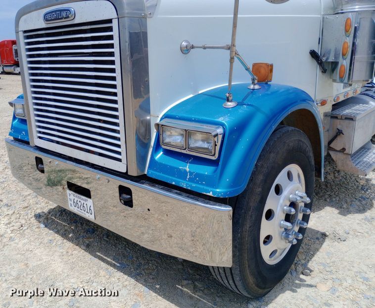 image for item NY9336 2007 Freightliner  FLD132 Classic XL semi truck