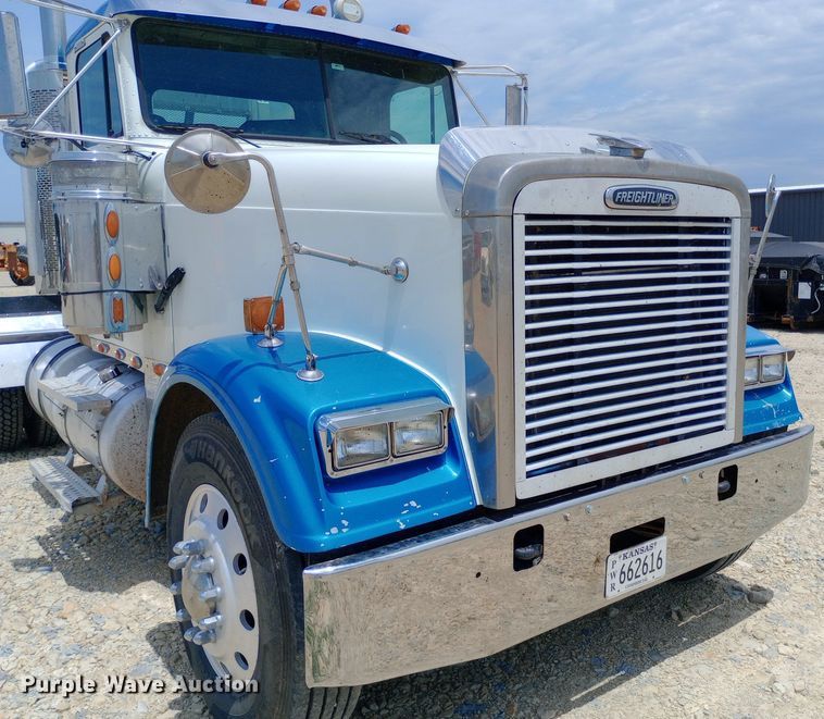 image for item NY9336 2007 Freightliner  FLD132 Classic XL semi truck