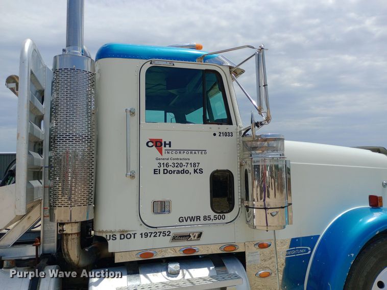 image for item NY9336 2007 Freightliner  FLD132 Classic XL semi truck