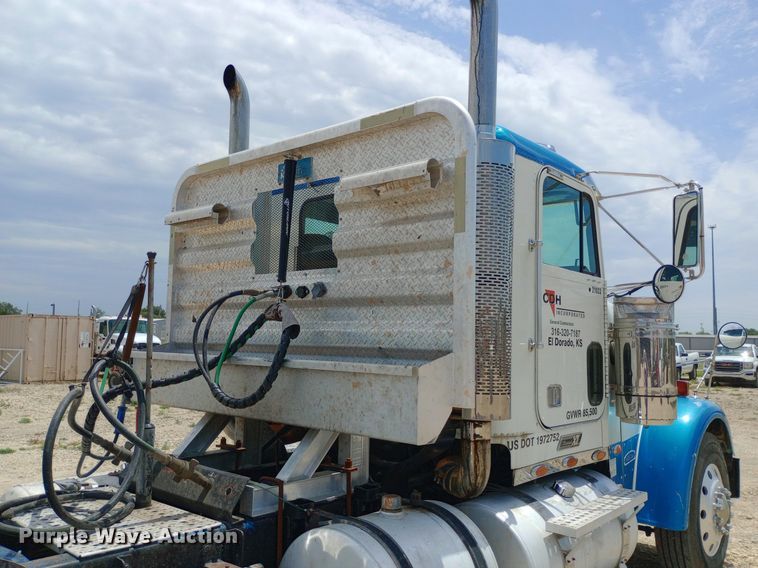 image for item NY9336 2007 Freightliner  FLD132 Classic XL semi truck