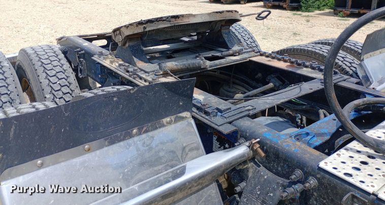 image for item NY9336 2007 Freightliner  FLD132 Classic XL semi truck