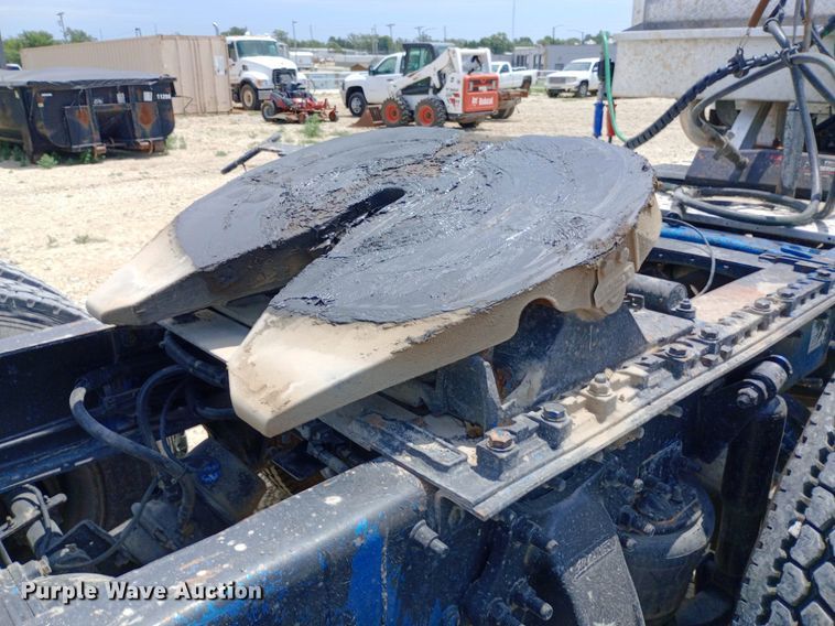 image for item NY9336 2007 Freightliner  FLD132 Classic XL semi truck