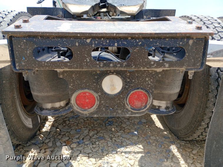 image for item NY9336 2007 Freightliner  FLD132 Classic XL semi truck