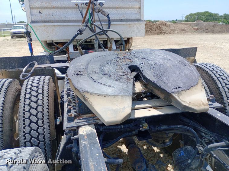 image for item NY9336 2007 Freightliner  FLD132 Classic XL semi truck