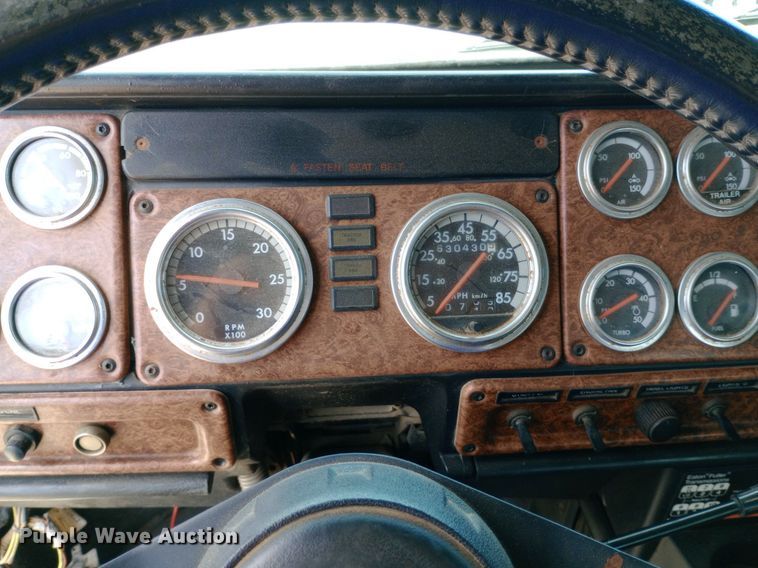 image for item NY9336 2007 Freightliner  FLD132 Classic XL semi truck