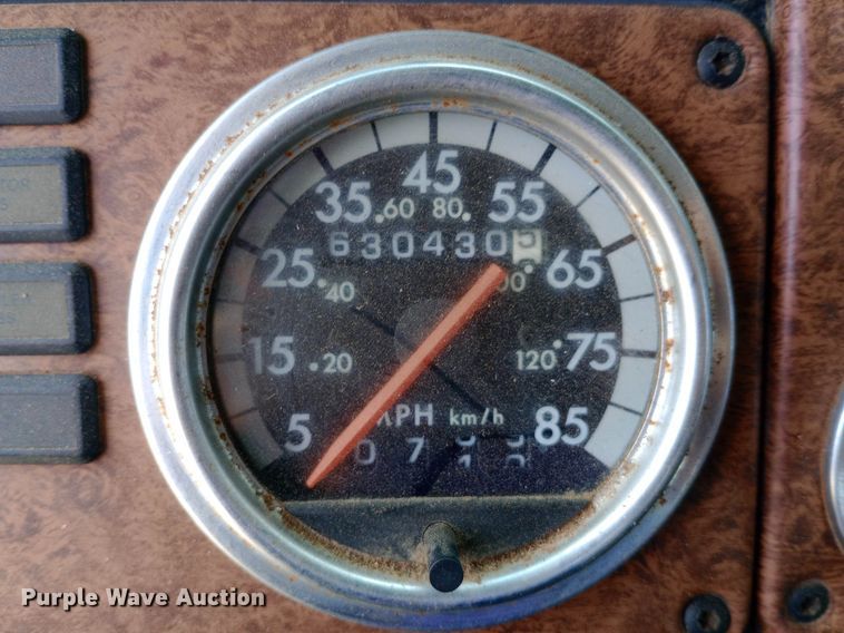 image for item NY9336 2007 Freightliner  FLD132 Classic XL semi truck