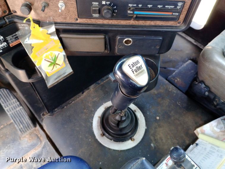 image for item NY9336 2007 Freightliner  FLD132 Classic XL semi truck