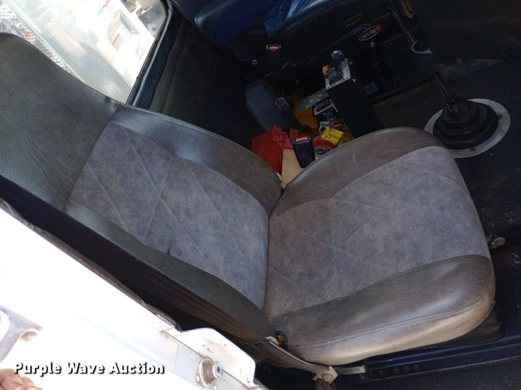 image for item NY9336 2007 Freightliner  FLD132 Classic XL semi truck