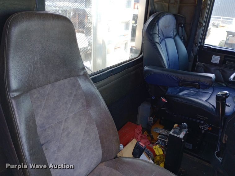 image for item NY9336 2007 Freightliner  FLD132 Classic XL semi truck