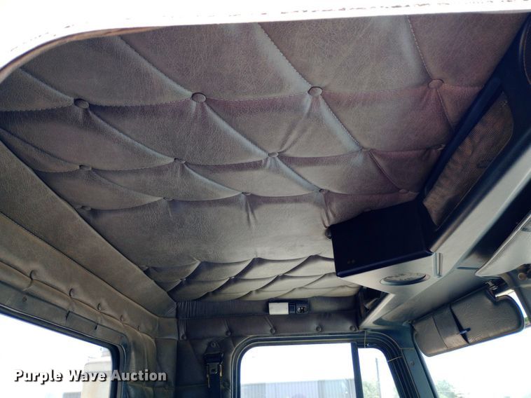 image for item NY9336 2007 Freightliner  FLD132 Classic XL semi truck