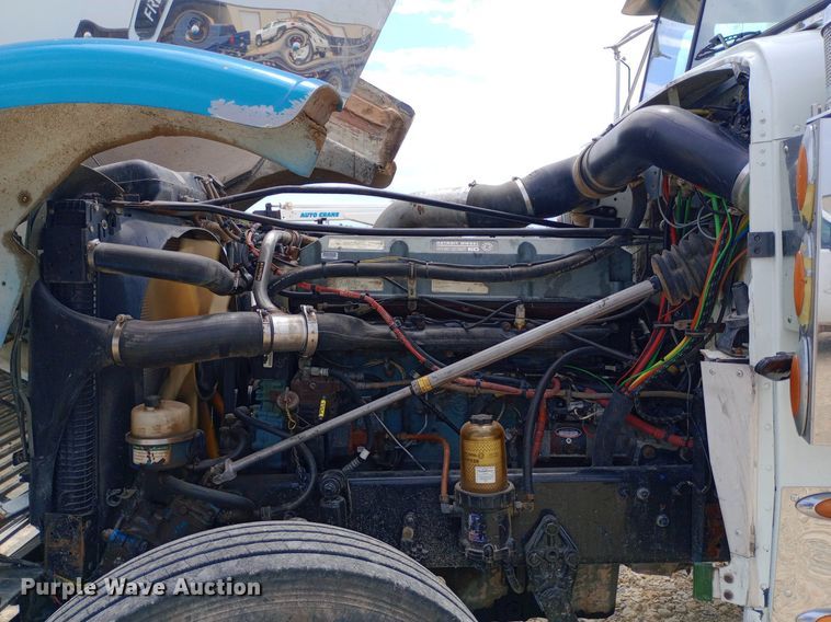 image for item NY9336 2007 Freightliner  FLD132 Classic XL semi truck