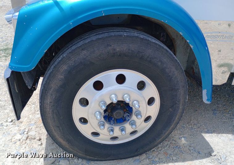 image for item NY9336 2007 Freightliner  FLD132 Classic XL semi truck