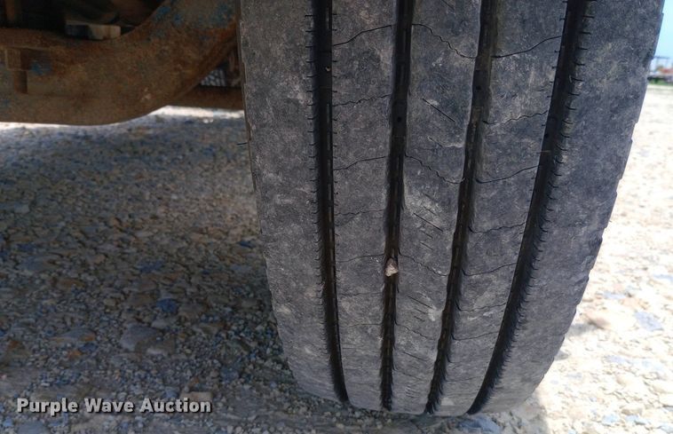 image for item NY9336 2007 Freightliner  FLD132 Classic XL semi truck