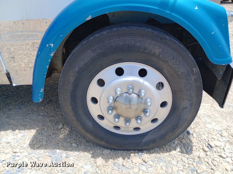 image for item NY9336 2007 Freightliner  FLD132 Classic XL semi truck