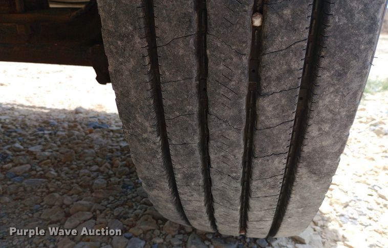 image for item NY9336 2007 Freightliner  FLD132 Classic XL semi truck