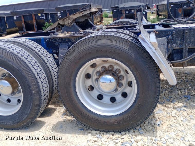 image for item NY9336 2007 Freightliner  FLD132 Classic XL semi truck