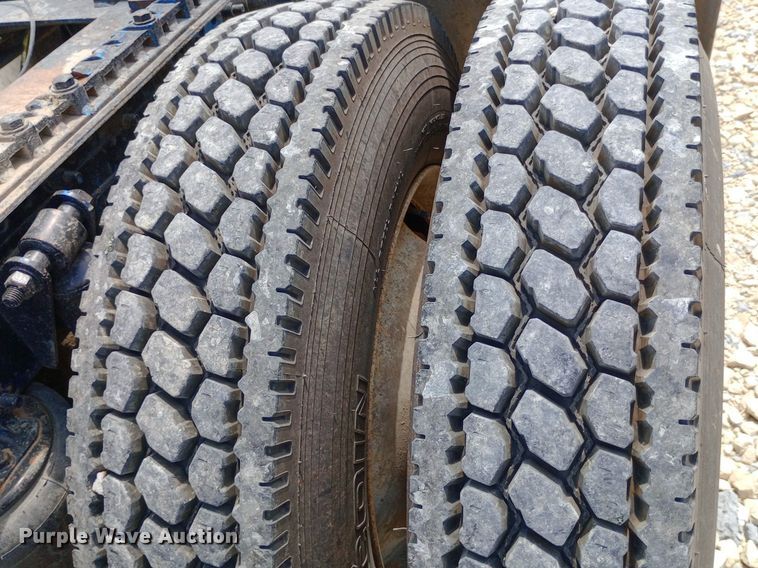 image for item NY9336 2007 Freightliner  FLD132 Classic XL semi truck