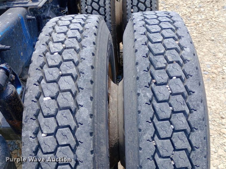 image for item NY9336 2007 Freightliner  FLD132 Classic XL semi truck