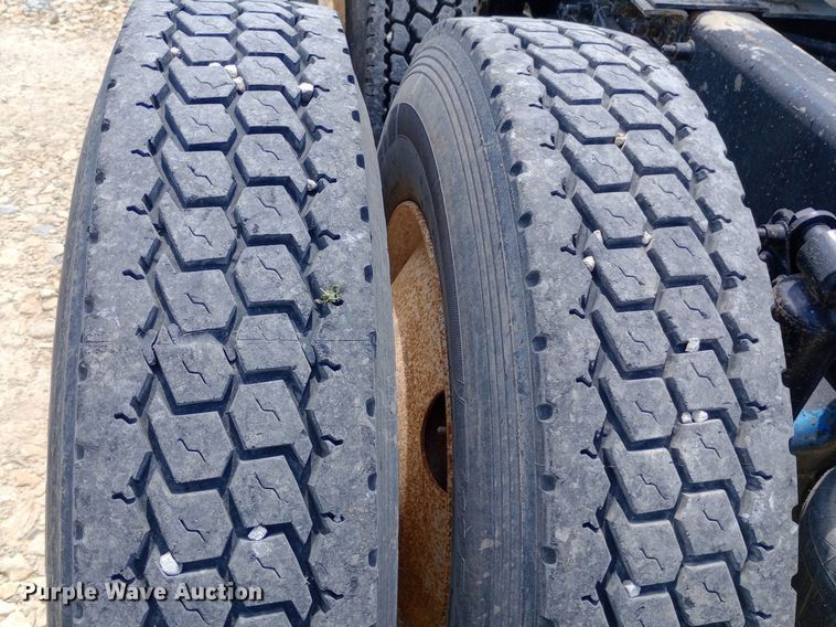 image for item NY9336 2007 Freightliner  FLD132 Classic XL semi truck