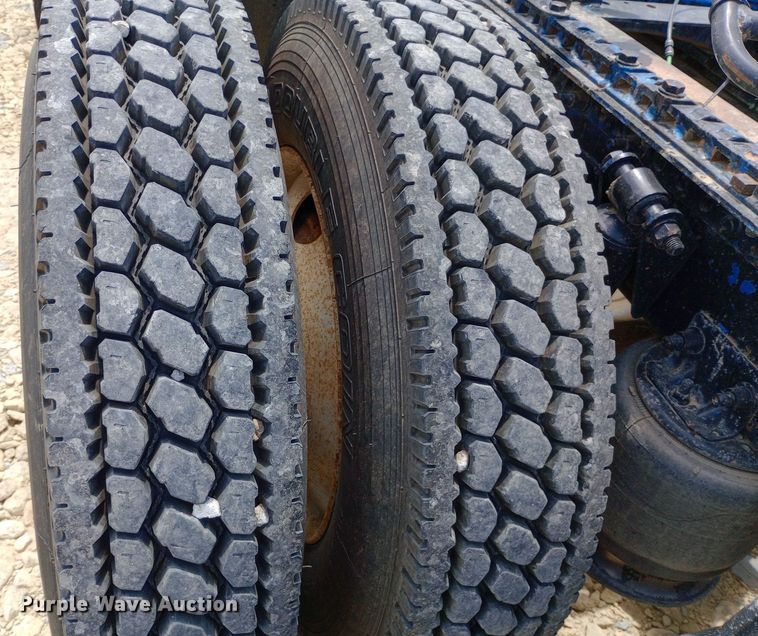 image for item NY9336 2007 Freightliner  FLD132 Classic XL semi truck