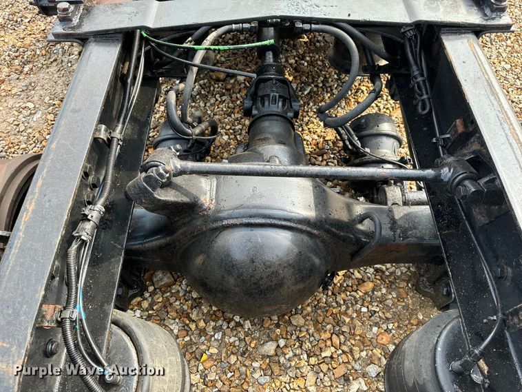 image for item OF9788 2015 Freightliner  semi truck rear end