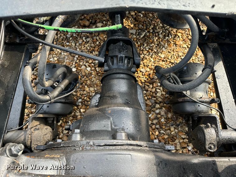 image for item OF9788 2015 Freightliner  semi truck rear end