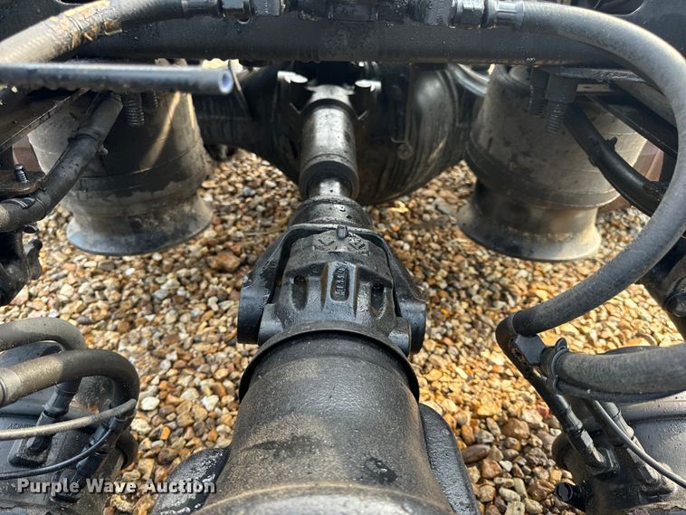 image for item OF9788 2015 Freightliner  semi truck rear end