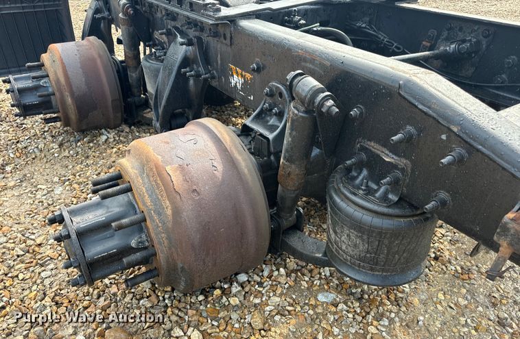 image for item OF9788 2015 Freightliner  semi truck rear end