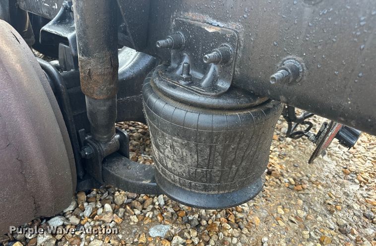 image for item OF9788 2015 Freightliner  semi truck rear end