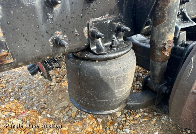 image for item OF9788 2015 Freightliner  semi truck rear end