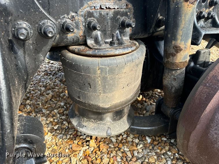 image for item OF9788 2015 Freightliner  semi truck rear end