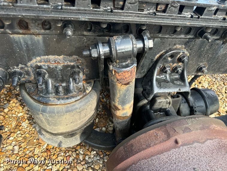 image for item OF9788 2015 Freightliner  semi truck rear end