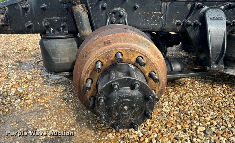 image for item OF9788 2015 Freightliner  semi truck rear end