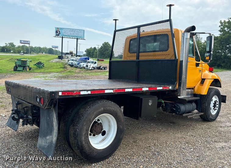 image for item OF9789 2006 International  7400 flatbed truck