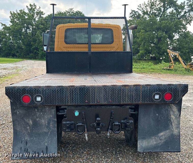 image for item OF9789 2006 International  7400 flatbed truck