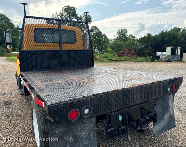 image for item OF9789 2006 International  7400 flatbed truck