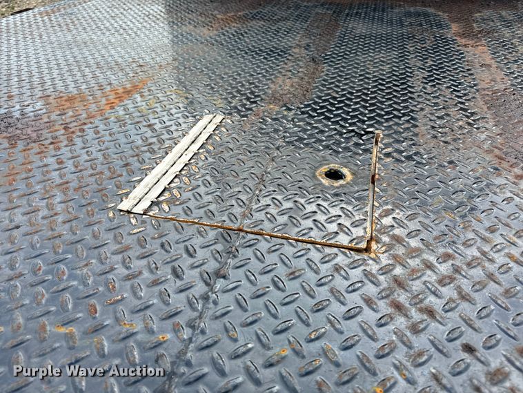 image for item OF9789 2006 International  7400 flatbed truck